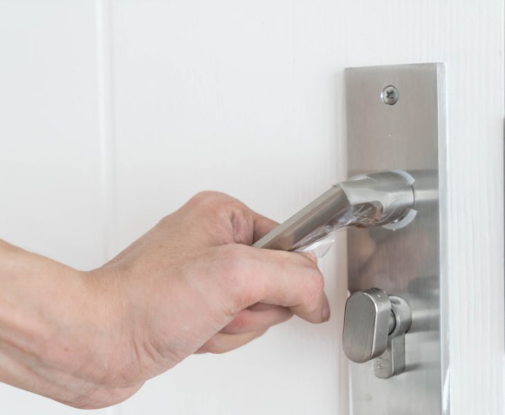 Ile kosztują drzwi do garażu zewnętrzne i skąd biorą się różnice w cenie